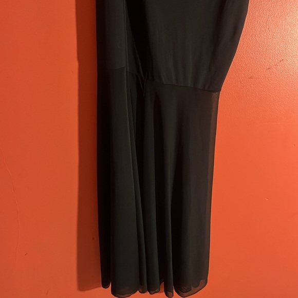 3/$15. Ladies Dress M/L - Picture 5 of 6